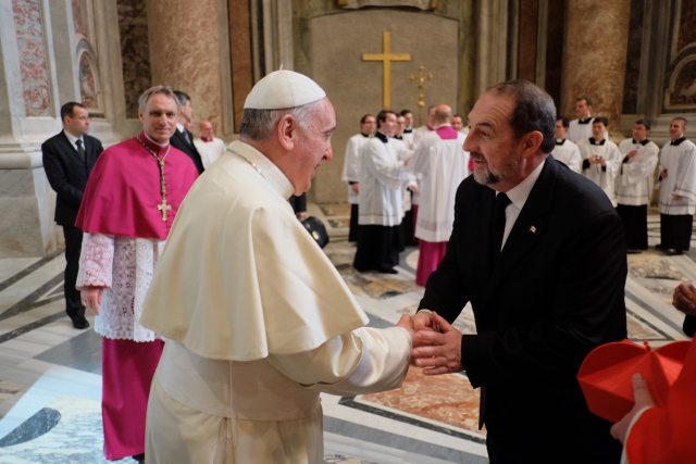 A la tête de la délégation canadienne,le ministre Denis Lebel a eu le très grand honneur de rencontrer le pape François. 